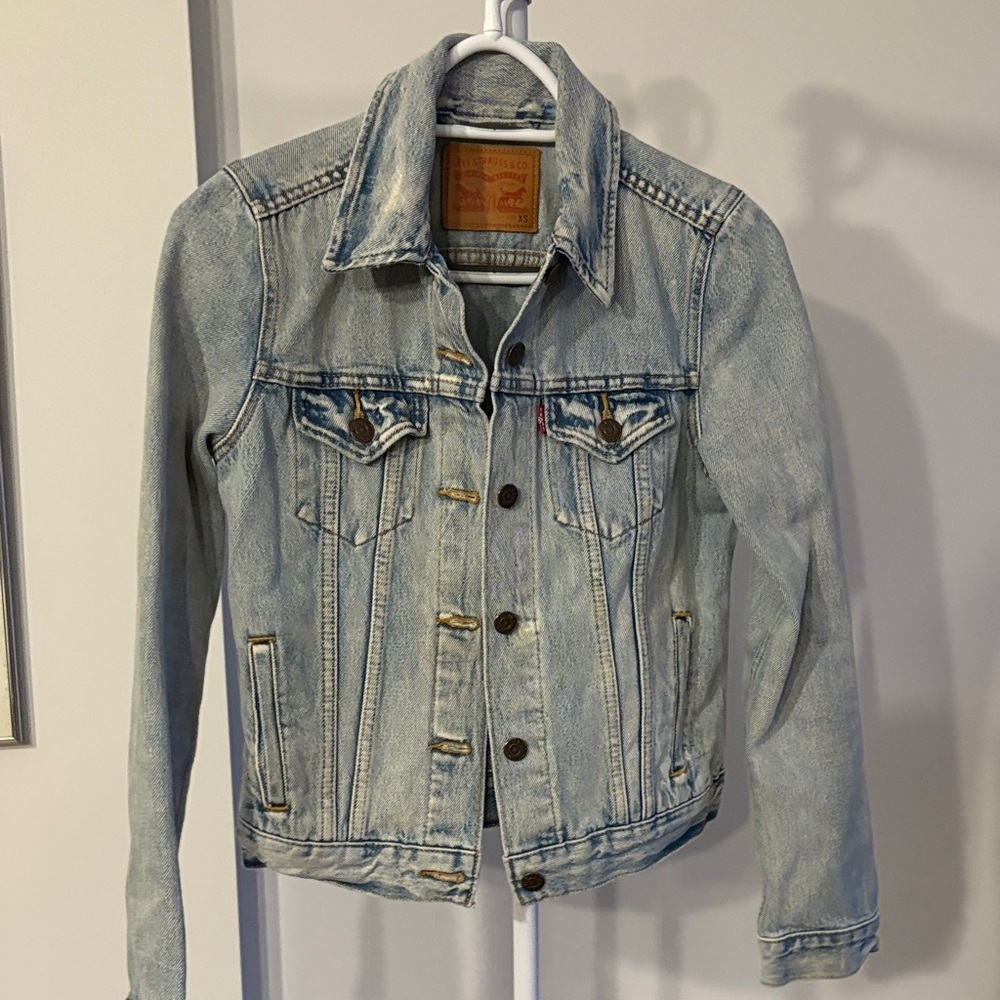 Levi's Light Wash Blue Denim Jean Jacket